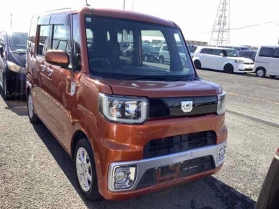 DAIHATSU WAKE