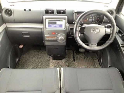 TOYOTA PIXIS SPACE