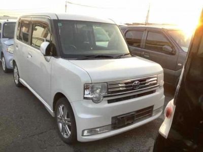 TOYOTA PIXIS SPACE