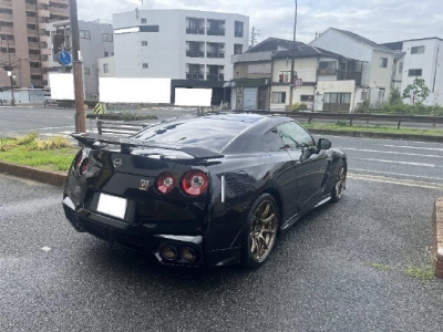 NISSAN GT-R