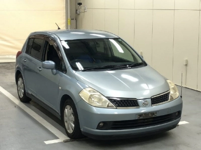 NISSAN TIIDA