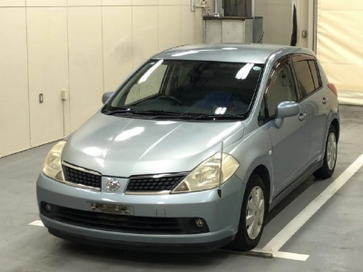 NISSAN TIIDA