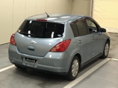 NISSAN TIIDA