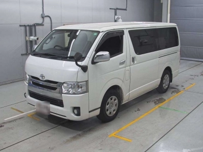TOYOTA HIACE VAN