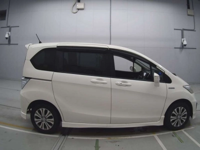 HONDA FREED HYBRID