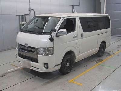 TOYOTA HIACE VAN