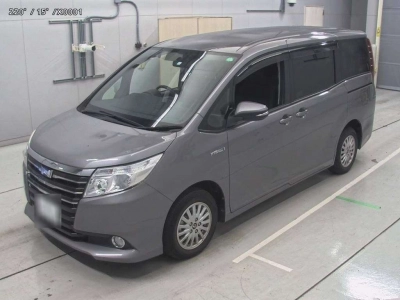 TOYOTA NOAH