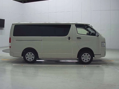 TOYOTA REGIUS VAN