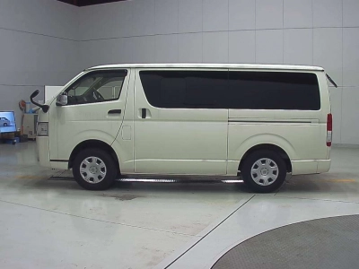 TOYOTA REGIUS VAN