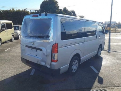 TOYOTA HIACE VAN