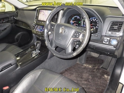 TOYOTA CROWN HYBRID