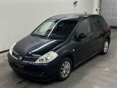 NISSAN TIIDA