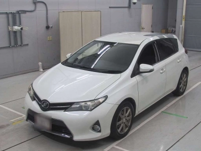 TOYOTA AURIS