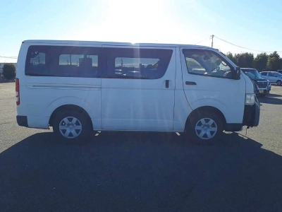 TOYOTA REGIUS VAN