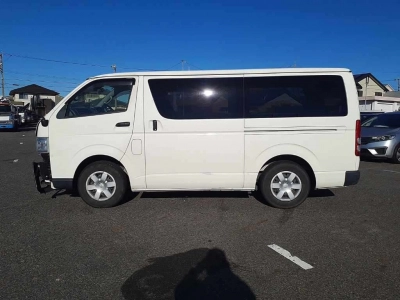 TOYOTA REGIUS VAN