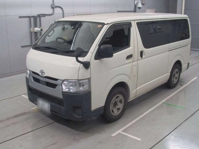 TOYOTA HIACE VAN