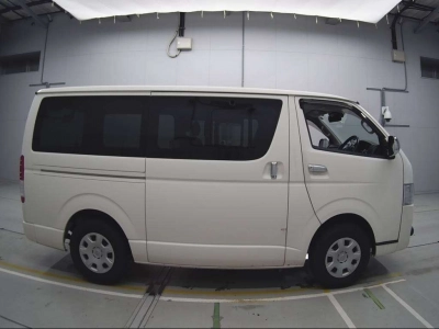 TOYOTA REGIUS VAN
