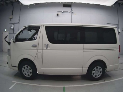 TOYOTA REGIUS VAN