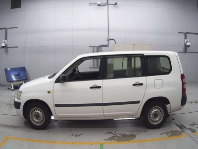 TOYOTA SUCCEED VAN