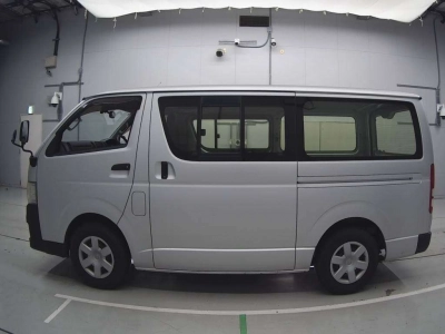 TOYOTA REGIUS VAN