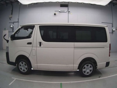 TOYOTA REGIUS VAN