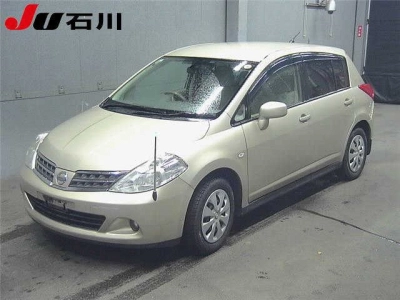 NISSAN TIIDA