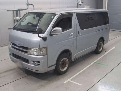 TOYOTA REGIUS VAN