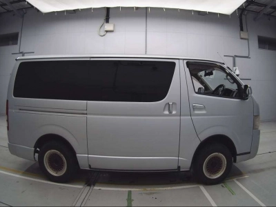 TOYOTA REGIUS VAN