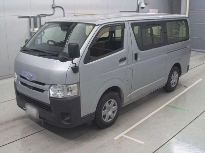 TOYOTA REGIUS VAN