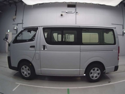 TOYOTA REGIUS VAN