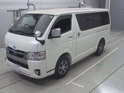 TOYOTA HIACE VAN