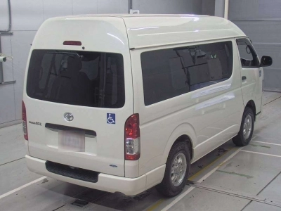 TOYOTA REGIUS VAN
