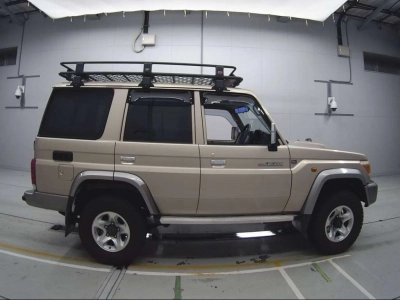 TOYOTA LAND CRUISER 70