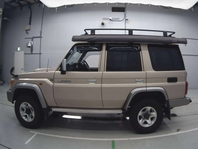 TOYOTA LAND CRUISER 70