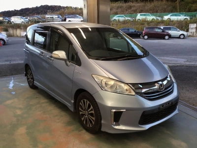 HONDA FREED HYBRID