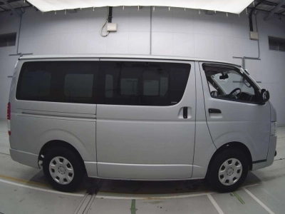 TOYOTA REGIUS VAN