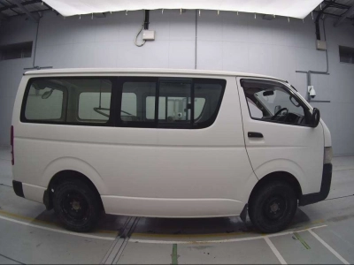 TOYOTA REGIUS VAN