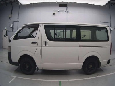 TOYOTA REGIUS VAN