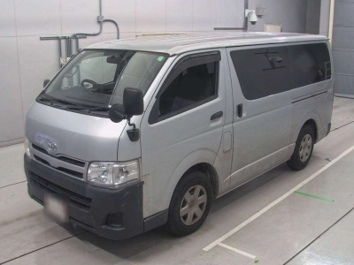 TOYOTA REGIUS VAN