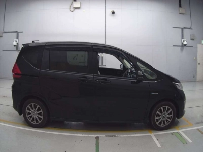 HONDA FREED HYBRID