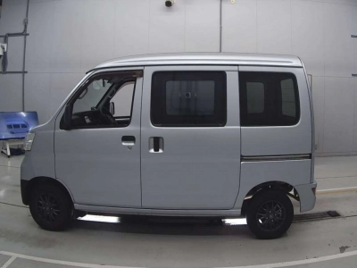 TOYOTA PIXIS VAN