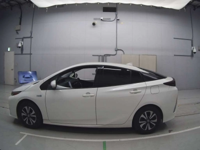 TOYOTA PRIUS PHV