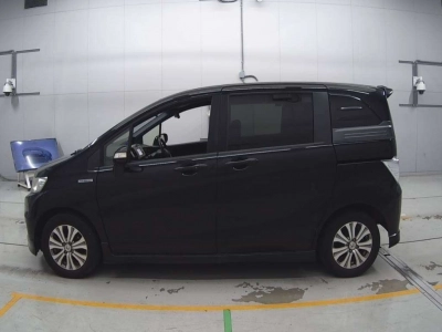 HONDA FREED SPIKE HYBRID