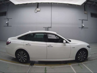 TOYOTA CROWN HYBRID