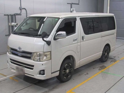 TOYOTA REGIUS VAN