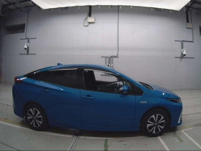 TOYOTA PRIUS PHV