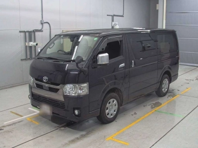 TOYOTA HIACE VAN
