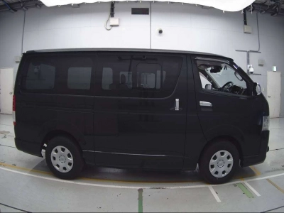 TOYOTA REGIUS VAN