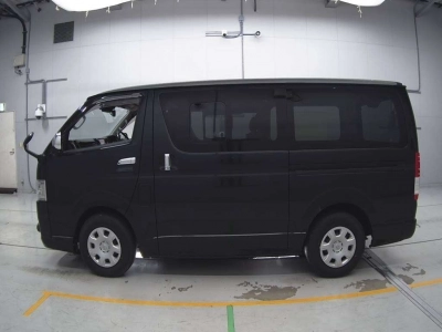 TOYOTA REGIUS VAN
