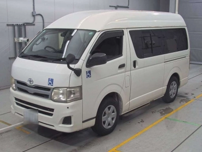TOYOTA HIACE VAN
